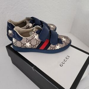 Gucci Sneakers/ gucci sweater